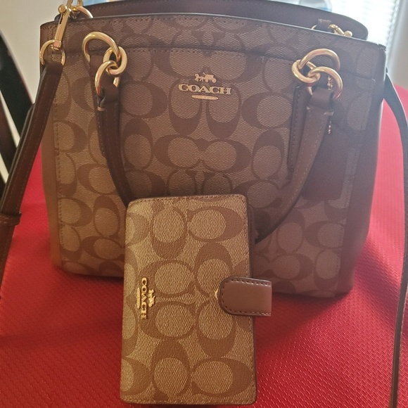 Coach - Picture 4 of 4